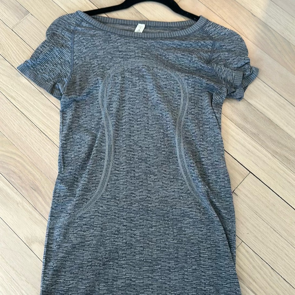 Lululemon Athletica Gray swiftly hip length T-Shirt